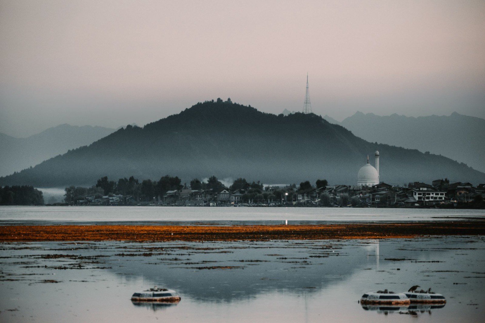 Nigeen Lake