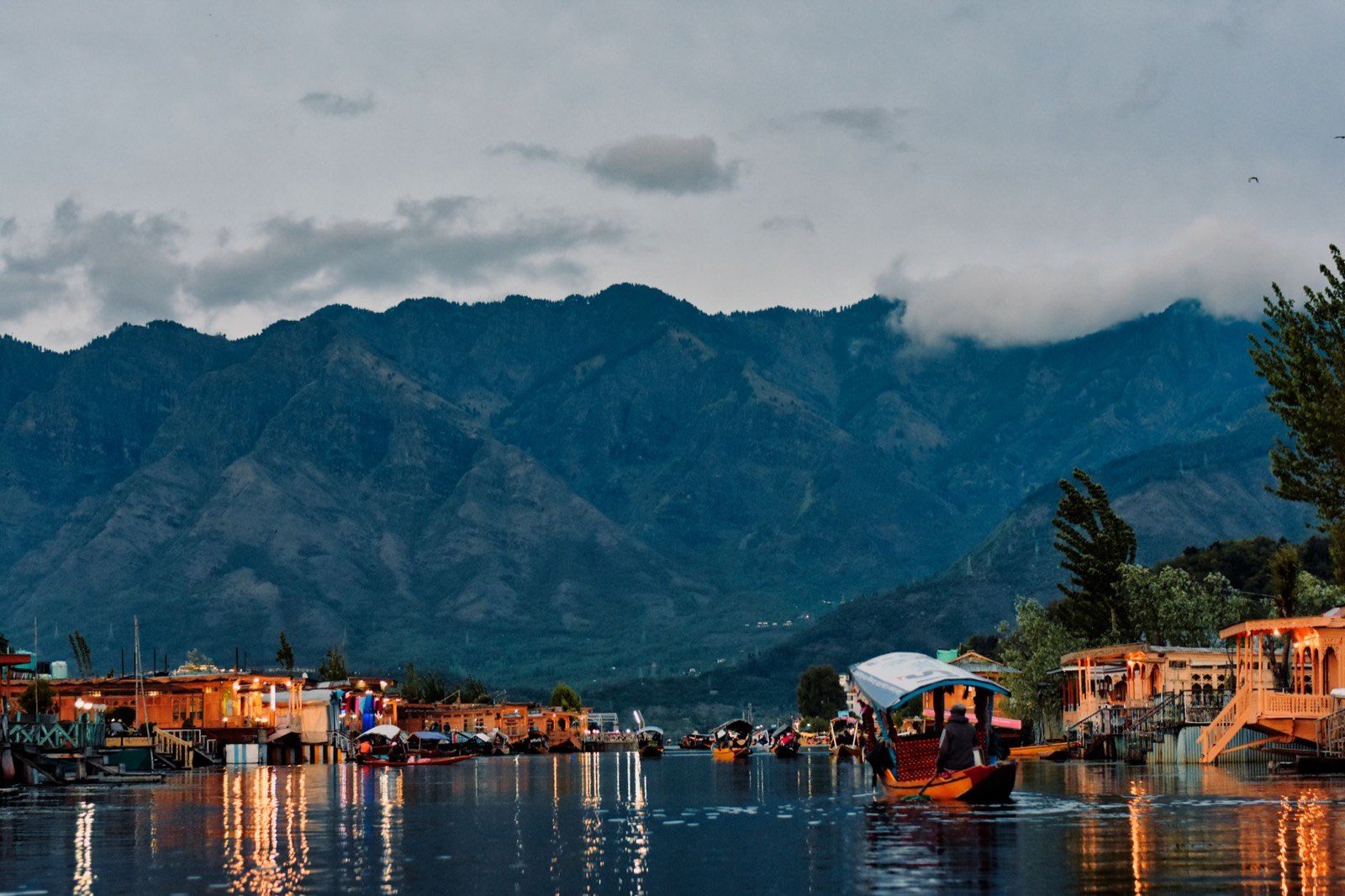 Surinsar Lake